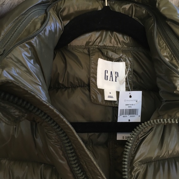 Gap Puffer Vest-NWT - Picture 3 of 4